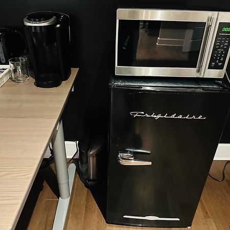 Urban Retreat - 2 Bedroom, 3 Beds, 6 Guests, Free Parking Longueuil Dış mekan fotoğraf