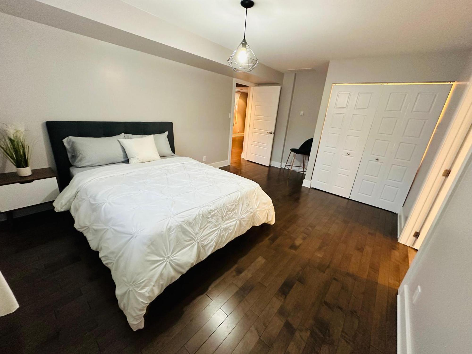 Urban Retreat - 2 Bedroom, 3 Beds, 6 Guests, Free Parking Longueuil Dış mekan fotoğraf